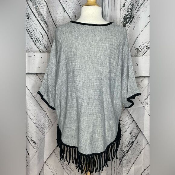 NY COLLECTION Women’s Grey Sweaterwith Dolman Sleeves and Black Bottom Fringe - Picture 2 of 6